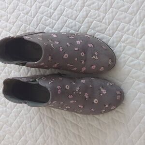 Floral (pink flowers) sage green boots toddler girls size 12.